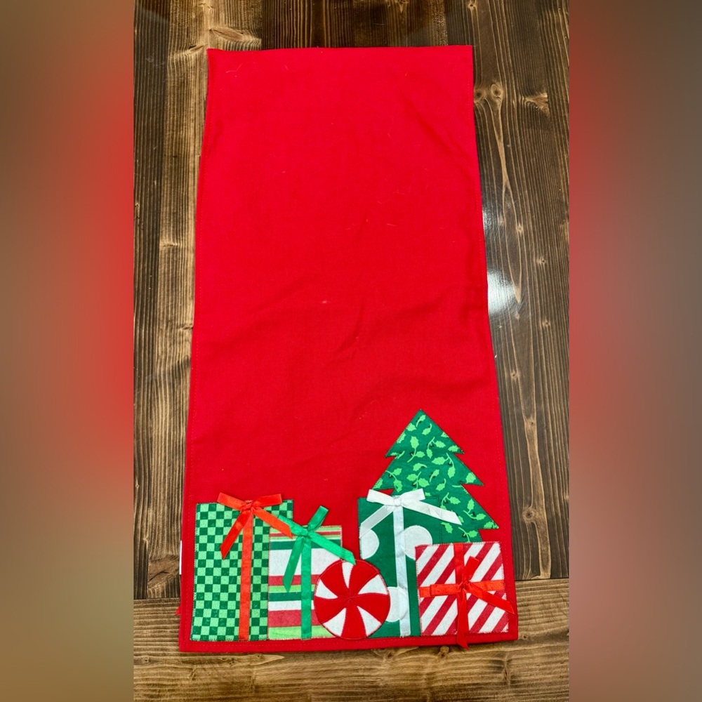 Festive Red Christmas Table Runner & 6 Placemats Set